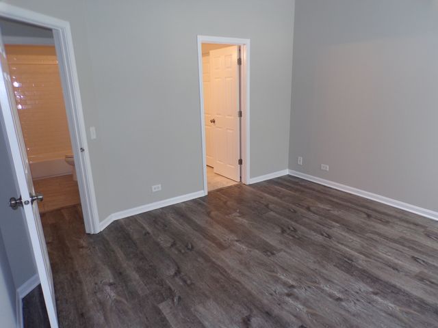 1053 Woodhill Court, Elgin, IL 60120