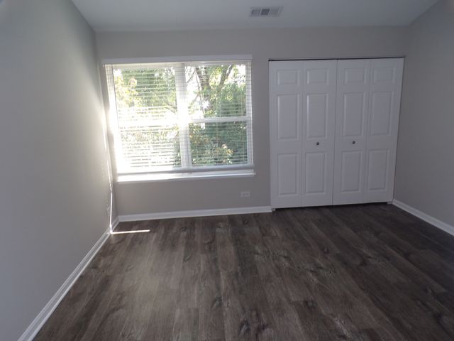 1053 Woodhill Court, Elgin, IL 60120