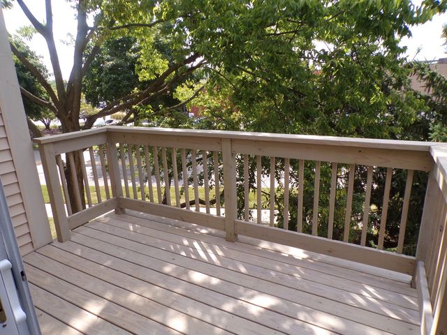 1053 Woodhill Court, Elgin, IL 60120