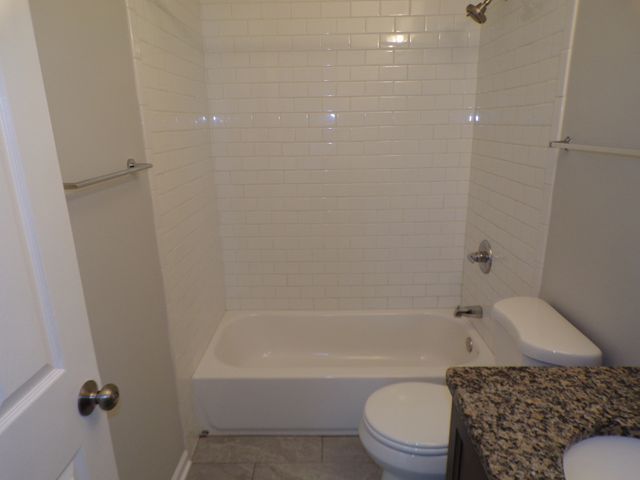 1053 Woodhill Court, Elgin, IL 60120