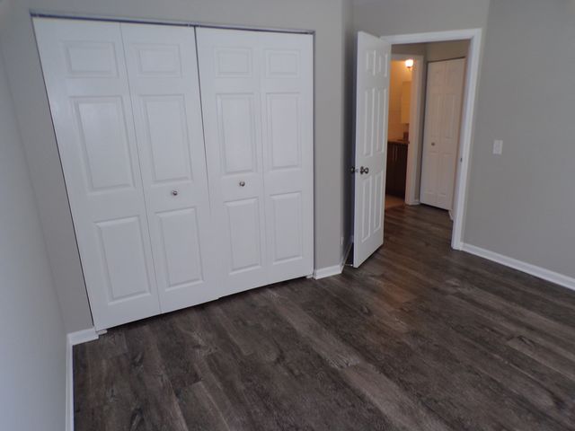 1053 Woodhill Court, Elgin, IL 60120