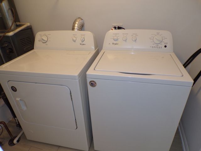 1053 Woodhill Court, Elgin, IL 60120