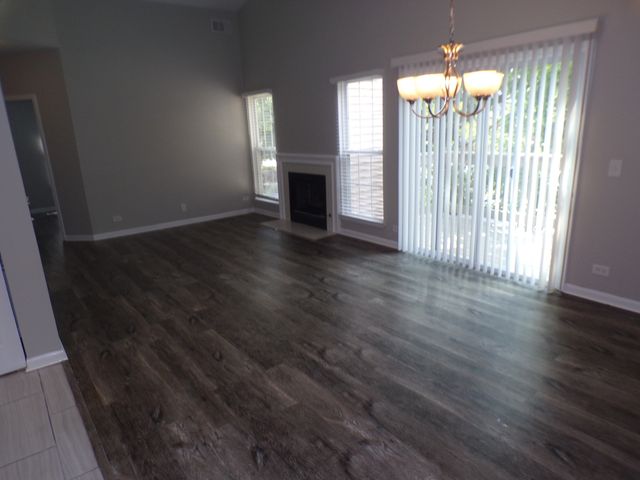 1053 Woodhill Court, Elgin, IL 60120