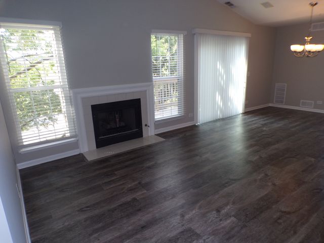 1053 Woodhill Court, Elgin, IL 60120