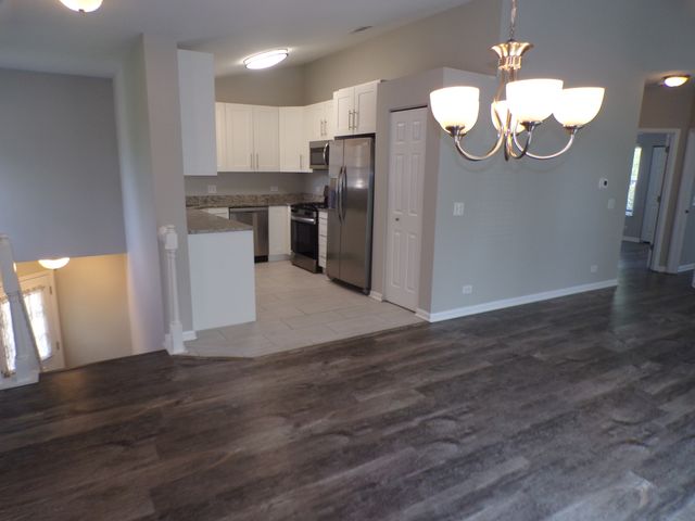 1053 Woodhill Court, Elgin, IL 60120