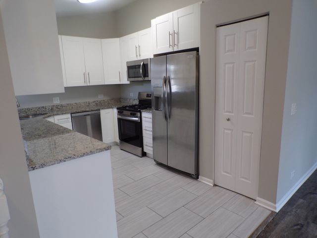 1053 Woodhill Court, Elgin, IL 60120