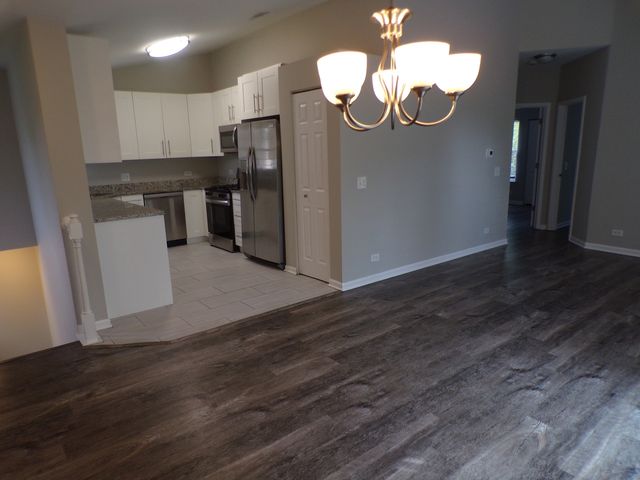 1053 Woodhill Court, Elgin, IL 60120