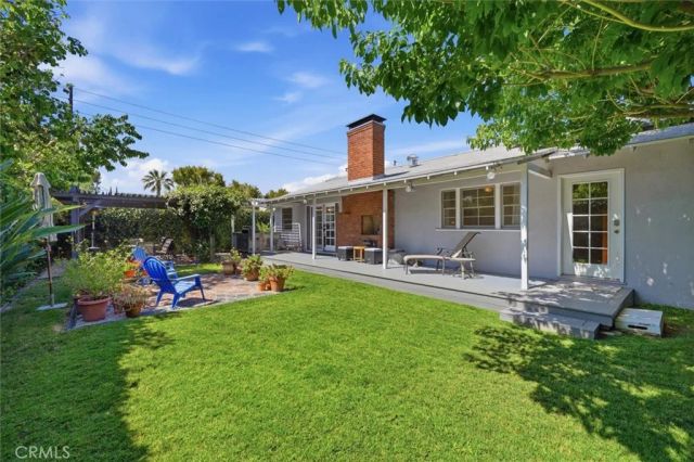6530 Gaviota Avenue, Lake Balboa, CA 91406