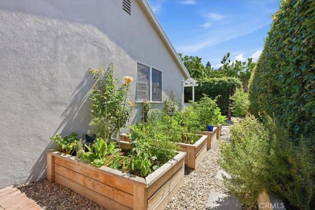 6530 Gaviota Avenue, Lake Balboa, CA 91406