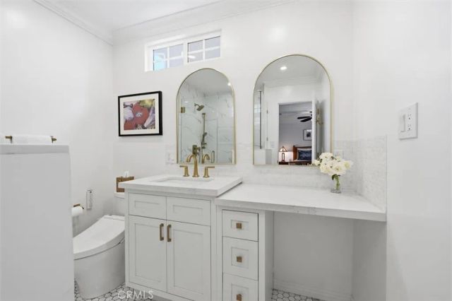 6530 Gaviota Avenue, Lake Balboa, CA 91406