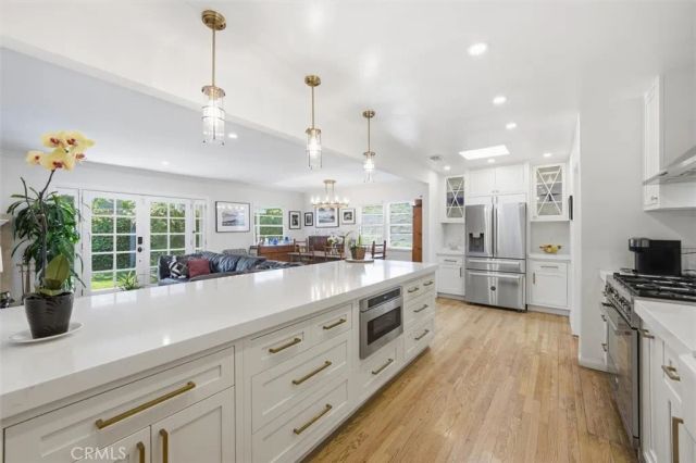 6530 Gaviota Avenue, Lake Balboa, CA 91406
