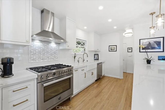 6530 Gaviota Avenue, Lake Balboa, CA 91406