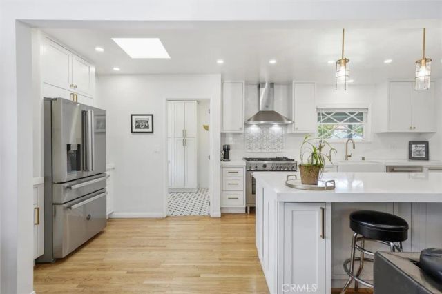 6530 Gaviota Avenue, Lake Balboa, CA 91406
