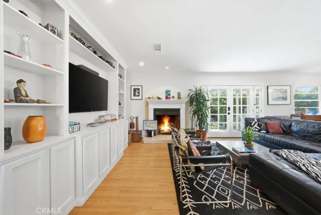 6530 Gaviota Avenue, Lake Balboa, CA 91406