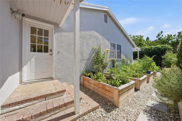 6530 Gaviota Avenue, Lake Balboa, CA 91406