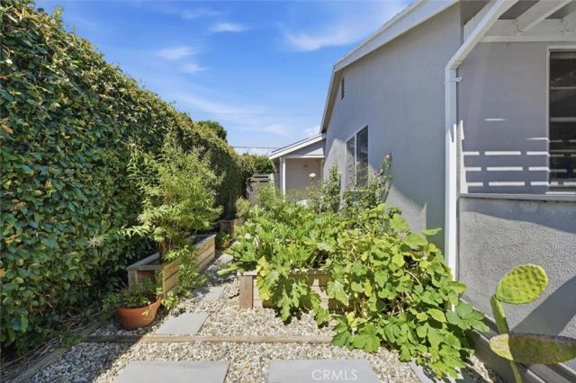6530 Gaviota Avenue, Lake Balboa, CA 91406