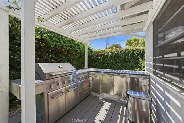 6530 Gaviota Avenue, Lake Balboa, CA 91406