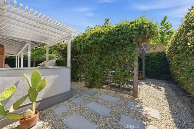 6530 Gaviota Avenue, Lake Balboa, CA 91406
