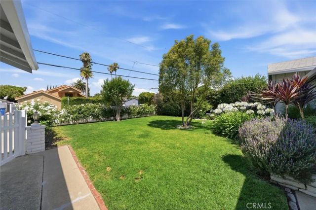 6530 Gaviota Avenue, Lake Balboa, CA 91406