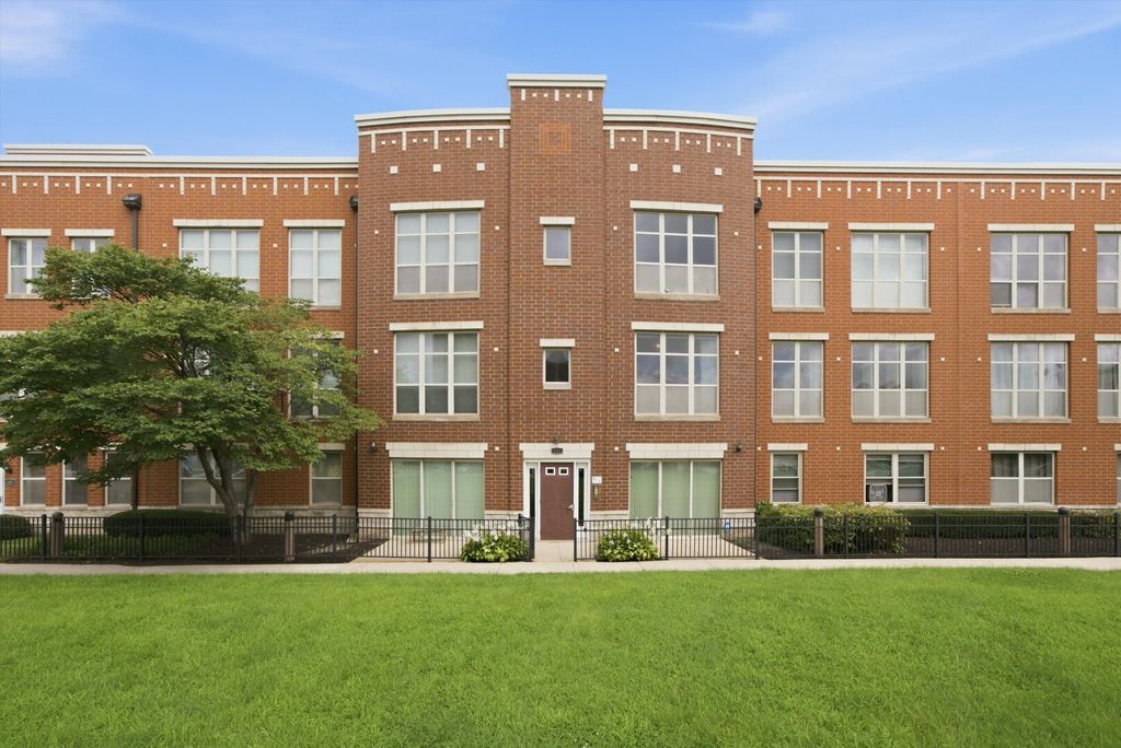 318 E 25th Place 2E, Chicago, IL 60616