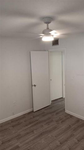 8402 111TH STREET 203, Seminole, FL 33772