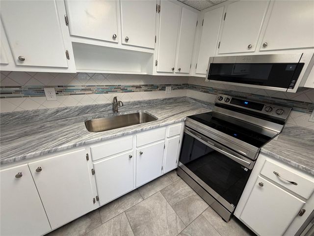 8402 111TH STREET 203, Seminole, FL 33772