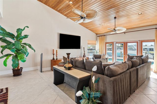 630 SE 9th Avenue, Pompano Beach, FL 33060