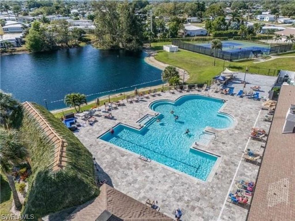 133 Belle Isle CIR, NAPLES, FL 34112 — photo 2
