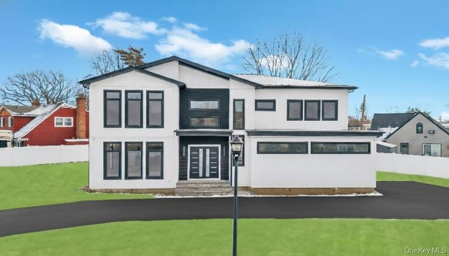 45 Ramble Lane, Levittown, NY 11756