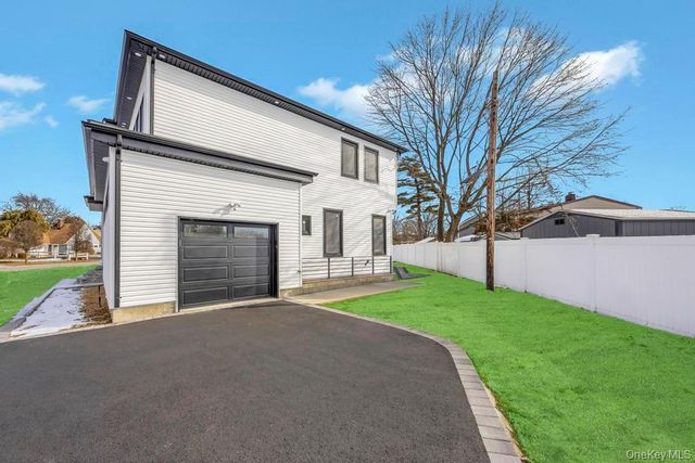 45 Ramble Lane, Levittown, NY 11756