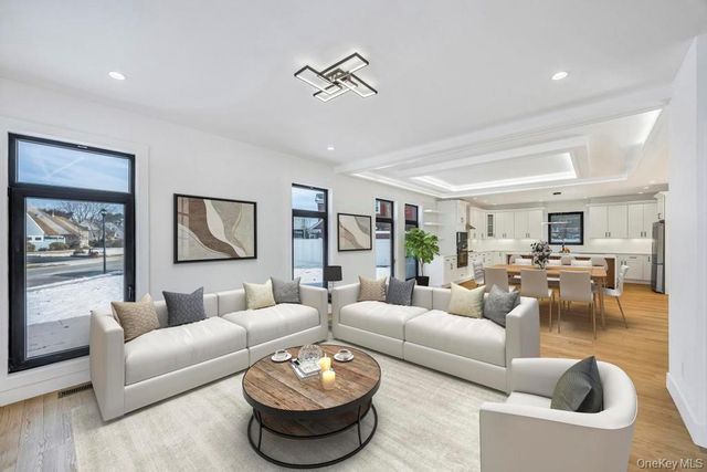 45 Ramble Lane, Levittown, NY 11756