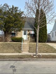2104 S 98th STREET, West Allis, WI 53227
