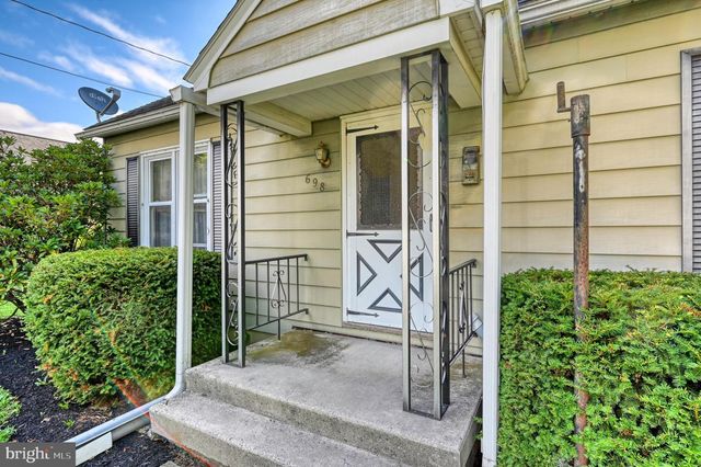 698 N 2ND AVE, Lebanon, PA 17046