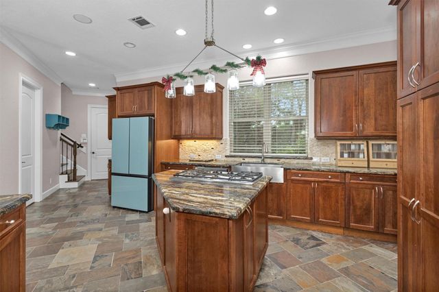 11018 Lake Windcrest, Magnolia, TX 77354