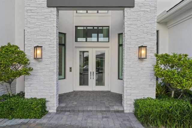 6990 NW 27th Avenue, Boca Raton, FL 33496