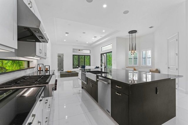 6990 NW 27th Avenue, Boca Raton, FL 33496