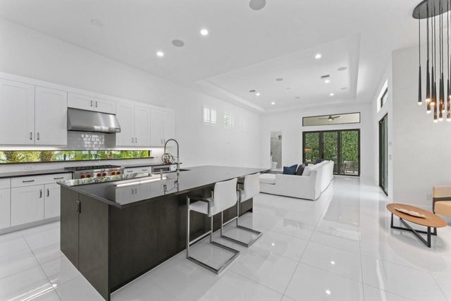 6990 NW 27th Avenue, Boca Raton, FL 33496