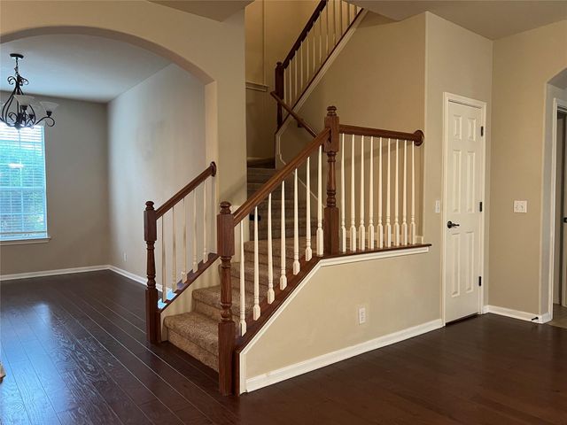 9325 Bavaria LN, Austin, TX 78749