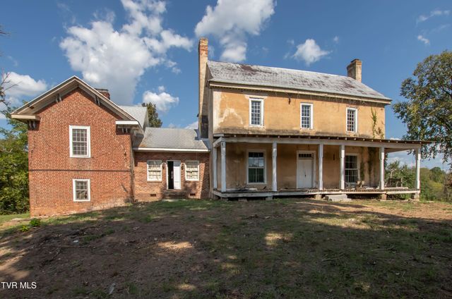 2666 Main Street, Surgoinsville, TN 37873