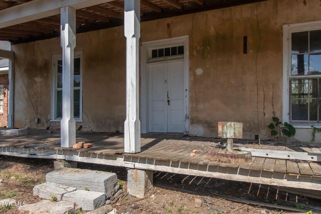 2666 Main Street, Surgoinsville, TN 37873