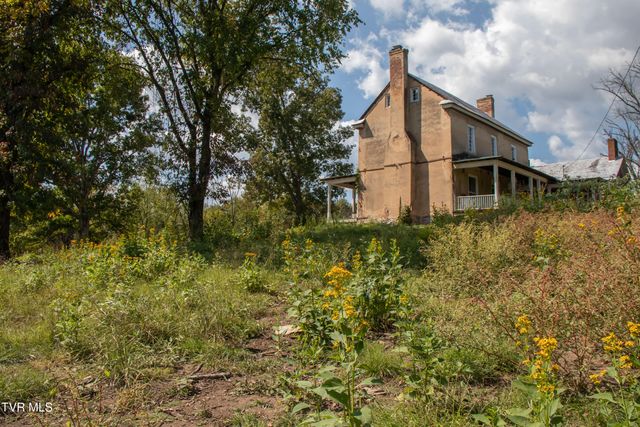 2666 Main Street, Surgoinsville, TN 37873