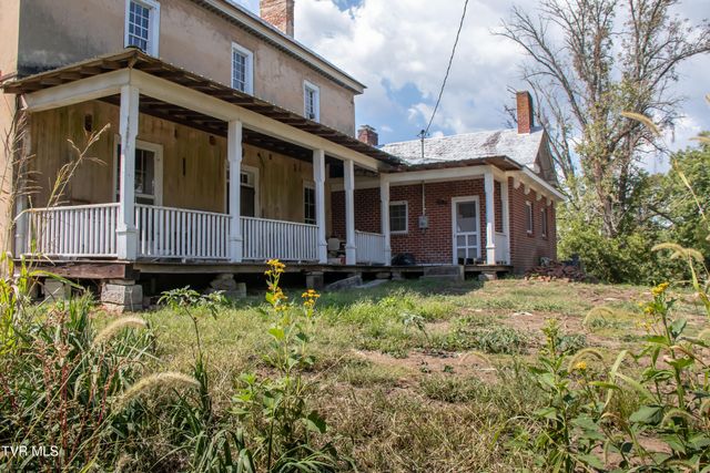 2666 Main Street, Surgoinsville, TN 37873