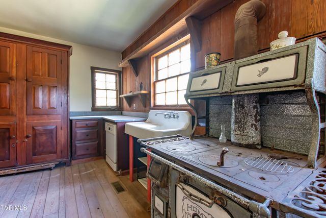 2666 Main Street, Surgoinsville, TN 37873