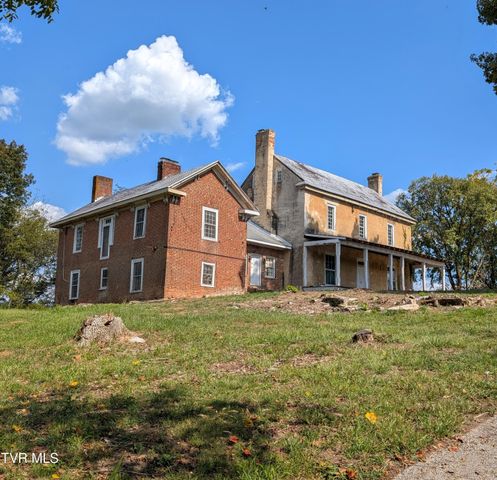 2666 Main Street, Surgoinsville, TN 37873