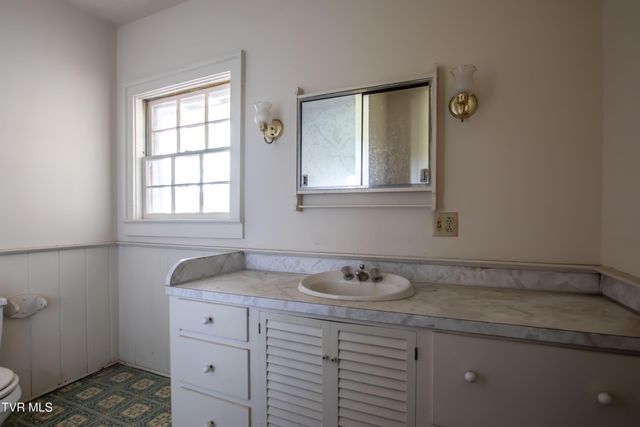 2666 Main Street, Surgoinsville, TN 37873
