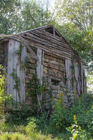 2666 Main Street, Surgoinsville, TN 37873