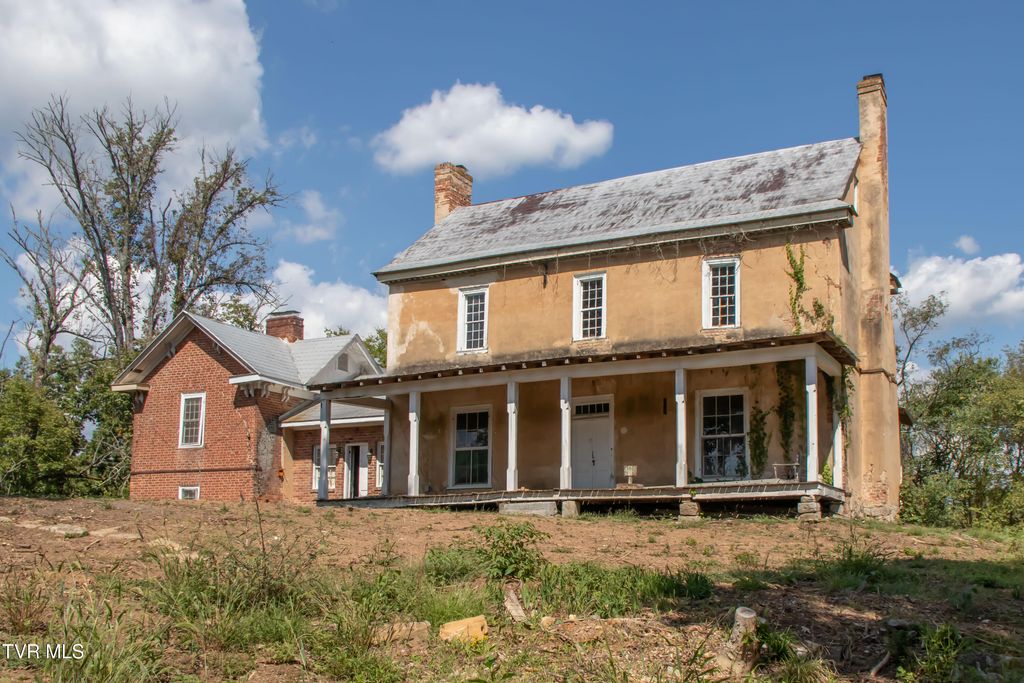 2666 Main Street, Surgoinsville, TN 37873