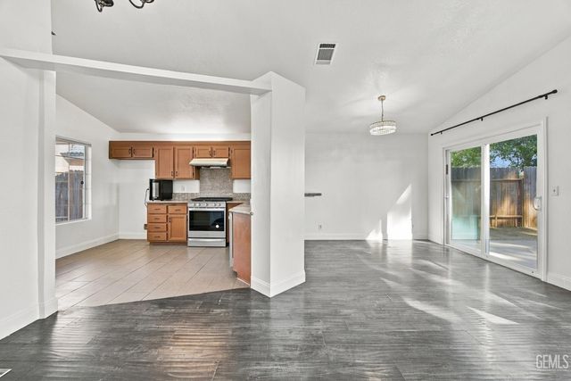 11609 Hannah Denise Avenue, Bakersfield, CA 93312