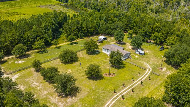 189 Cupid Court, Eutawville, SC 29048
