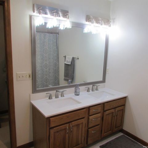 10069 briargate Court, Granger, IN 46530